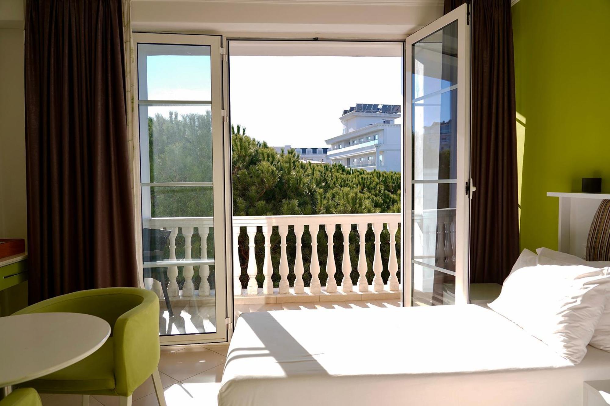 Hotel Monaco & Garden Голем Екстер'єр фото